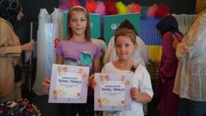 Ukraynalı çocuklar Türkçe öğreniyor.
